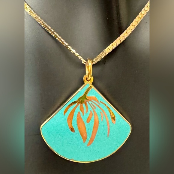 πΊ Laurel Burch Turquoise Enamel & Gold Tone Fan Pendant on Napier Necklace β 24β - Picture 2 of 4